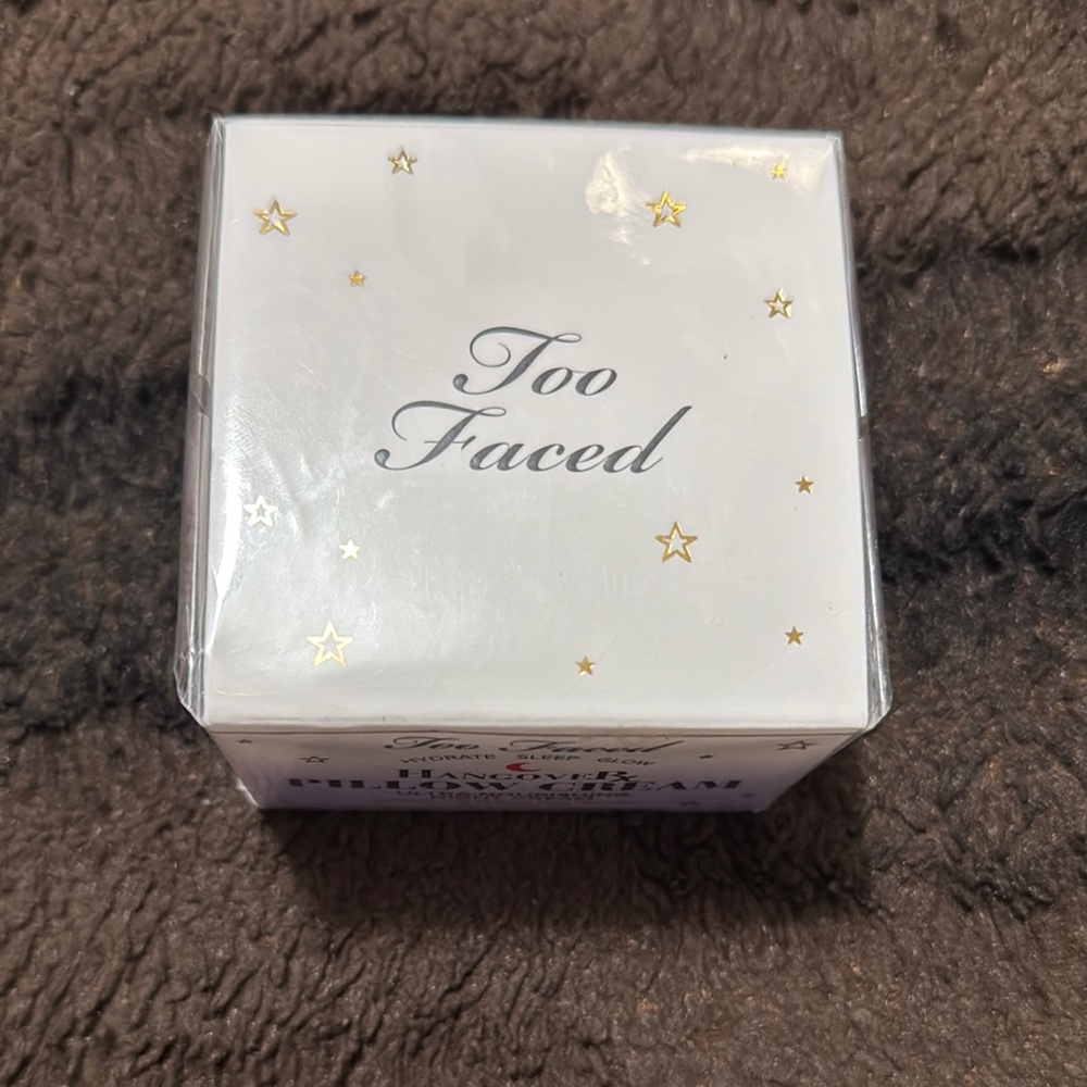 Too Faced Hangover Pillow Cream - Purple and Gold - Picture 2 of 4